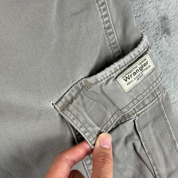 Wrangler Cargo Shorts Mens Distressed Grey Work Utility Casual Outdoor 10" Ins - Picture 5 of 9